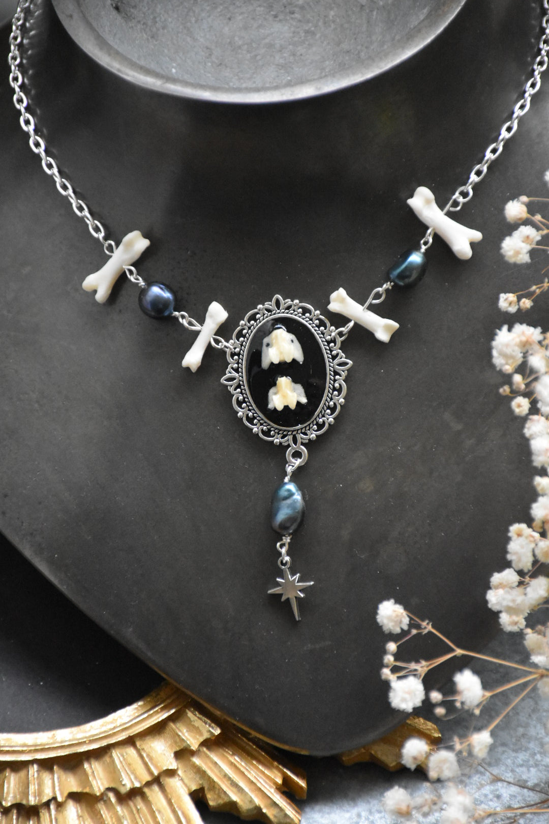 Arcane frame necklace
