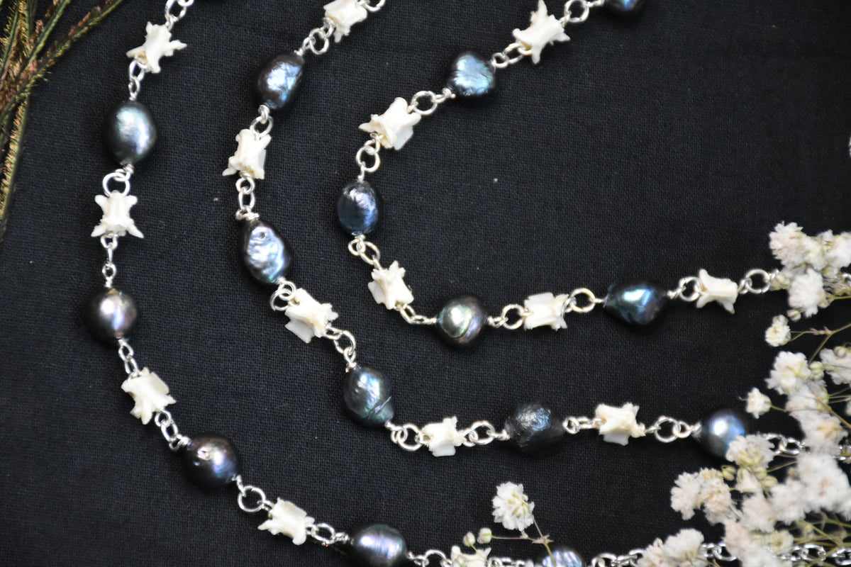 Pearly gates snake necklace (blue)