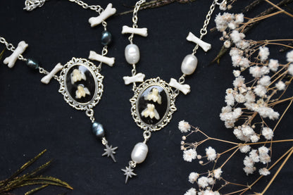 Arcane frame necklace