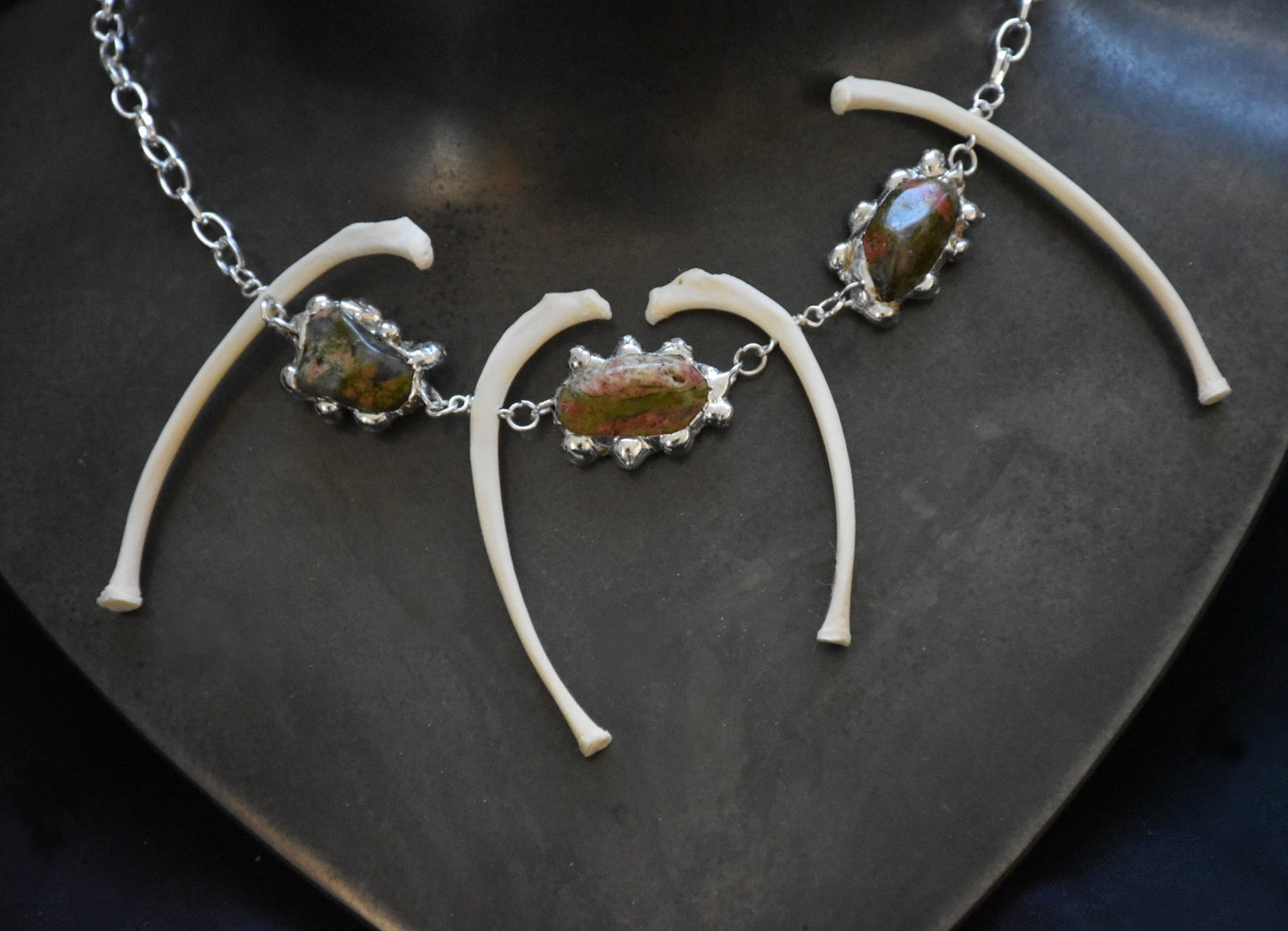 ukanite fox rib necklace
