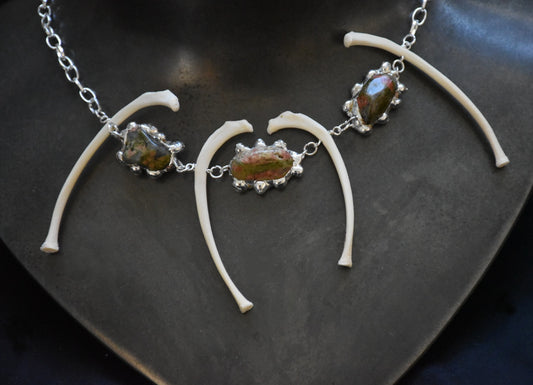 ukanite fox rib necklace