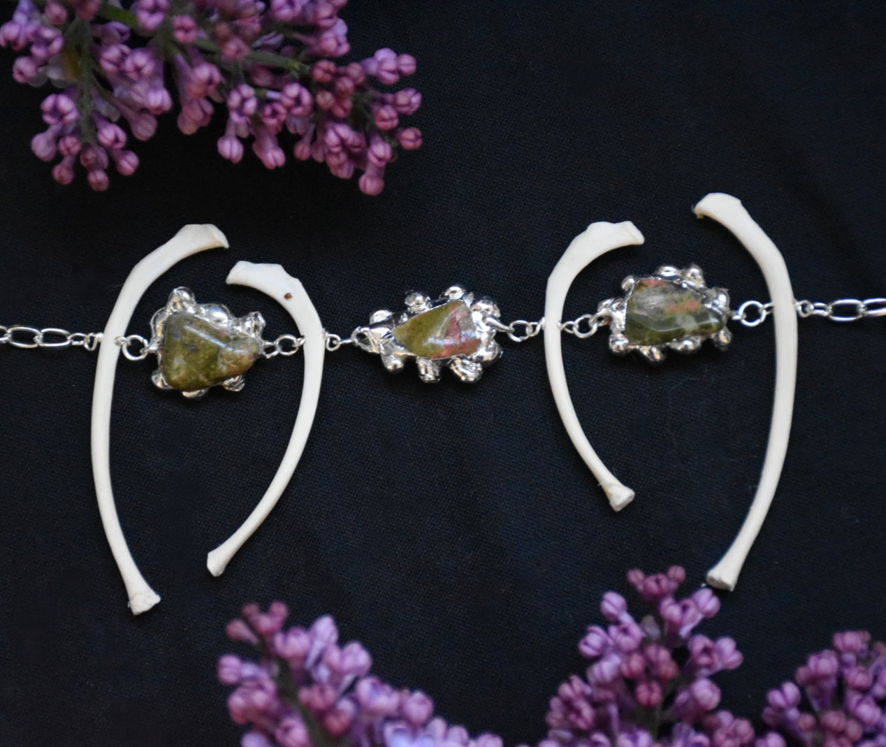 ukanite fox rib necklace